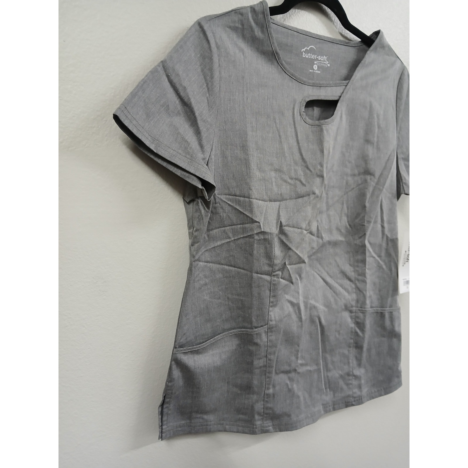 Ua Butter-Soft Stretch Women's 2-Pocket Asymmetric Keyhole Scrub Top Small — image 2 of 7
